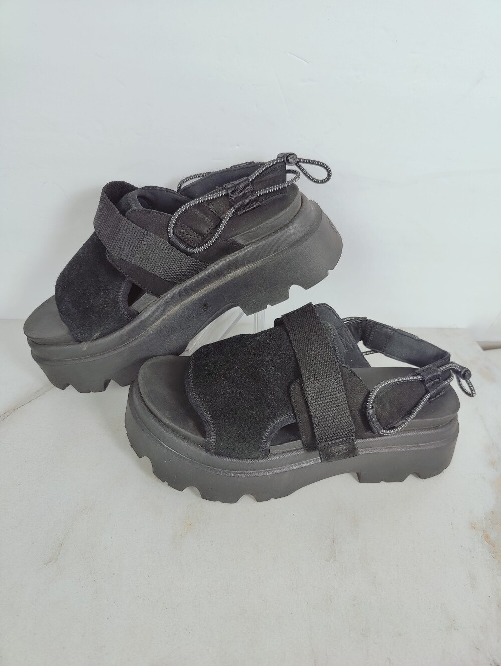 UGG Women's Cady Bungee Cord Platform Sandals, Black, Sz 7 - Picture 3 of 9